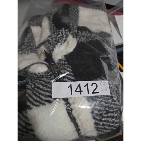 Black & White Buffalo Check Sherpa Fleece Vest Zip Front soft warm cottagecore - Picture 6 of 6